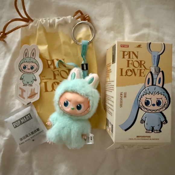 Pop Mart Pin for Love Labubu Plush Keychain - Teal letter I - authentic & new - Picture 1 of 3